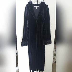 VINTAGE Jacalyn Bennett Black Velvet Faux Fur Robe 🖤